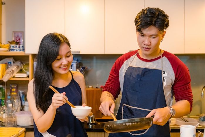 Liên tục nhắn tin nhờ chồng mua đồ ăn, cô gái được dân tình ghen tỵ