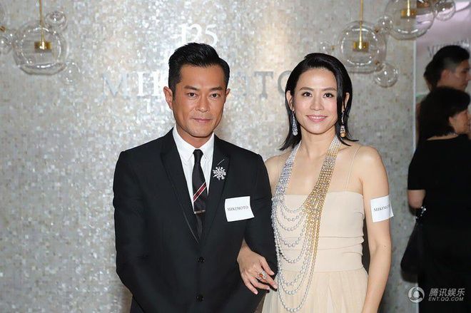 Tình bạn thân Cbiz hàng thập kỷ: Triệu Vy - Hiểu Minh từ thời đại học