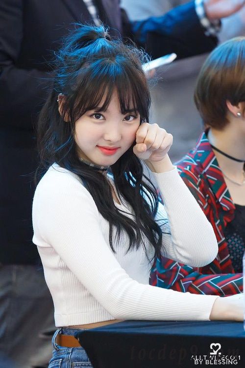 Idol nữ để kiểu tóc buộc nửa đầu: Taeyeon, Joy