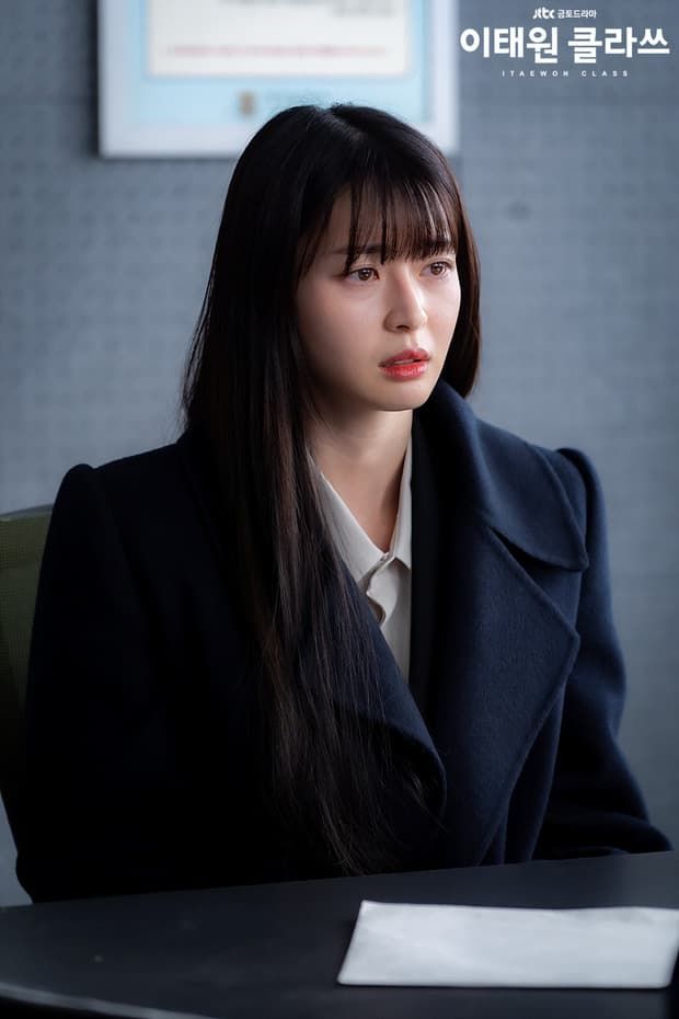 Ai bảo tóc thẳng nhàm chán: Lisa, Joy... chứng minh nhan sắc đỉnh cao