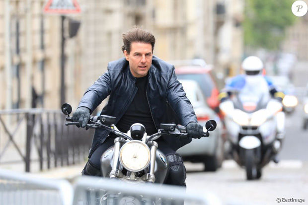 3 lần ly hôn, 8 năm không nhìn mặt con Suri: Tom Cruise hiện ra sao?
