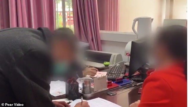 TQ: Tỉ lệ ly hôn tăng vì các cặp đôi ở bên nhau quá lâu do Covid-19