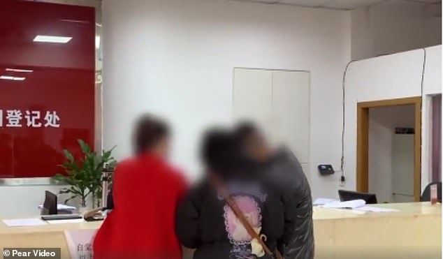 TQ: Tỉ lệ ly hôn tăng vì các cặp đôi ở bên nhau quá lâu do Covid-19
