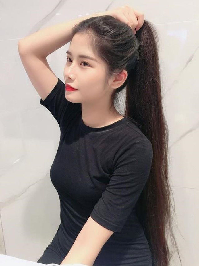 TS Minh Phương: Việc nhổ tóc xoăn, ngứa chỉ khiến tóc xấu và yếu đi