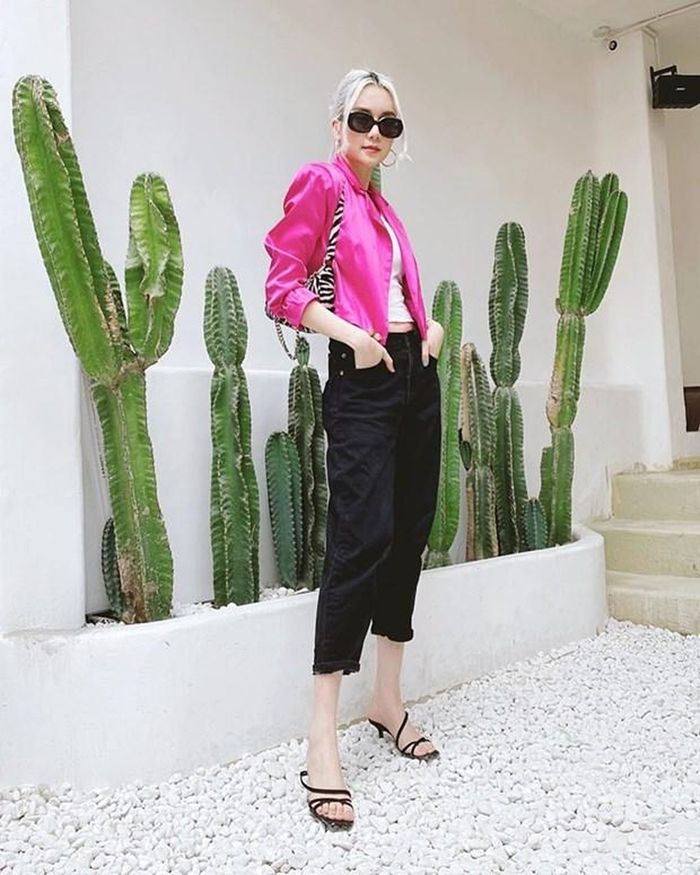 Tưởng màu hồng quê và sến: Chi Pu, Sĩ Thanh vẫn trẻ trung, nổi bật