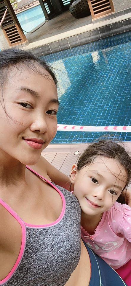 Ảnh sao Việt 31/3:Vợ chồng Đông Nhi hóa ông bà lão, Bảo Thy khoe chồng
