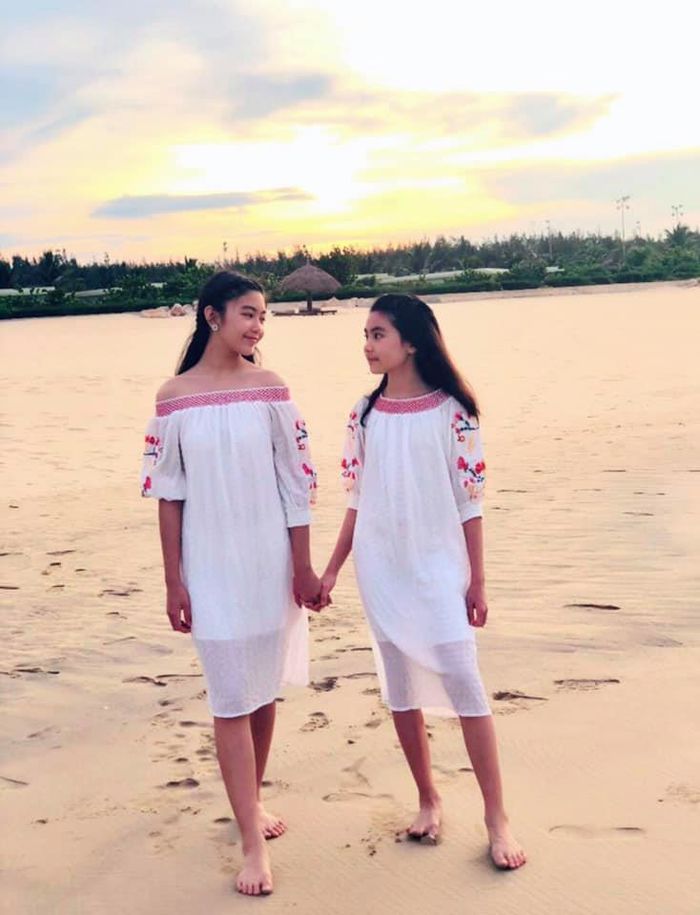 Vợ Quyền Linh khoe ảnh hồi nhỏ của hai cô con gái