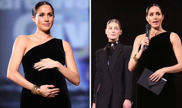 Vừa trở lại Anh, Meghan đã làm lu mờ mẹ chồng đúng ngày trong đại
