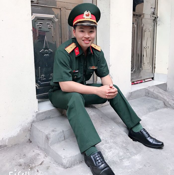 Con gái à, yêu quân nhân là Tình trong ngực và đất nước trên vai