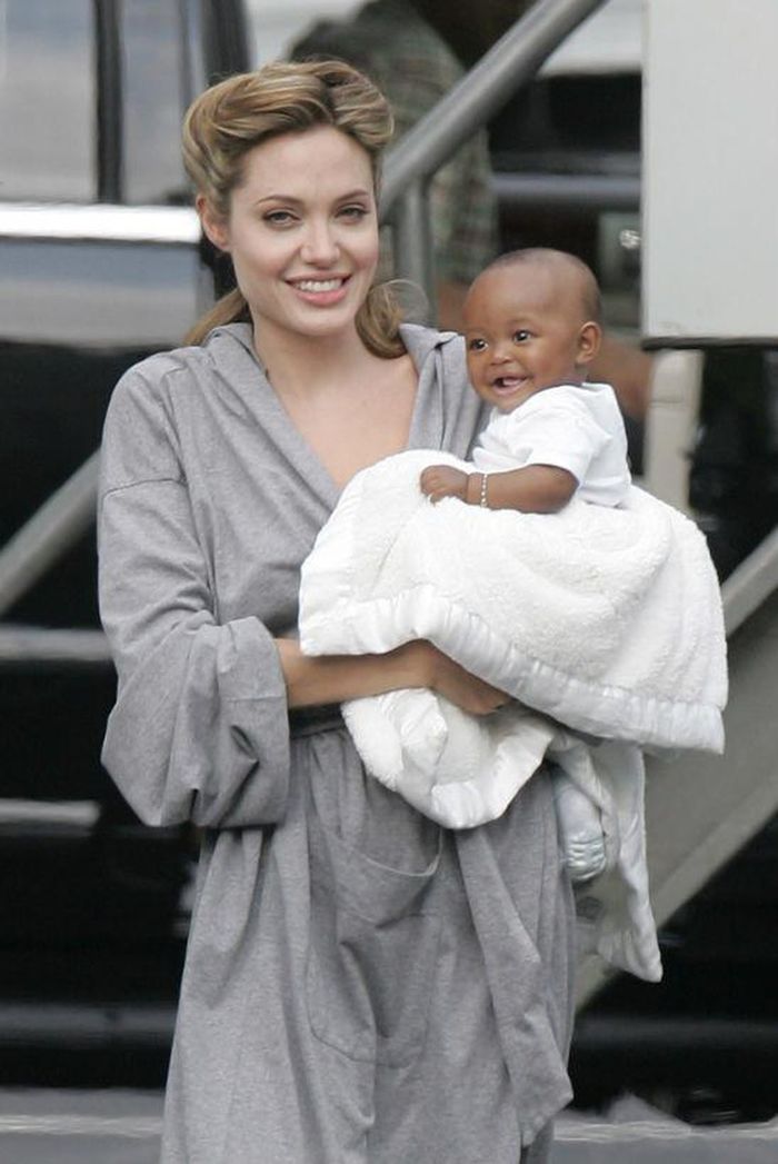 6 nhóc tỳ nhà Brangelina lột xác: Shiloh từ công chúa hóa tomboy