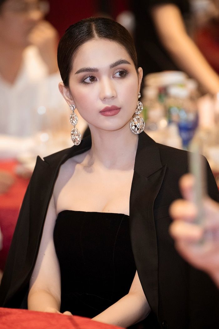 Bộ sưu tập hơn trăm đôi hoa tai của Ngọc Trinh