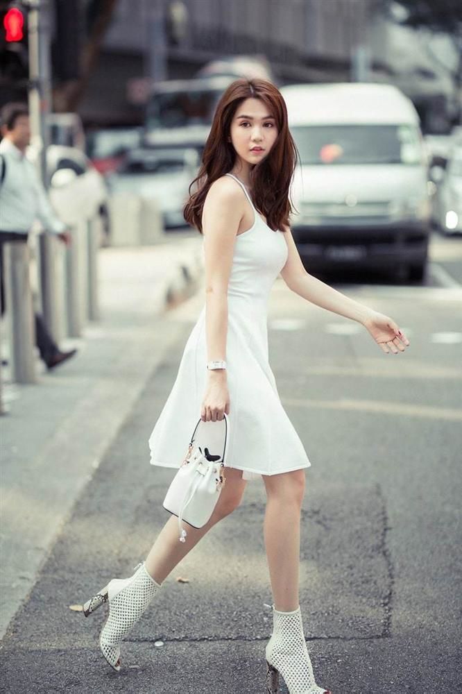 Không hở bạo, Ngọc Trinh ăn diện sương sương lại được khen hết lời