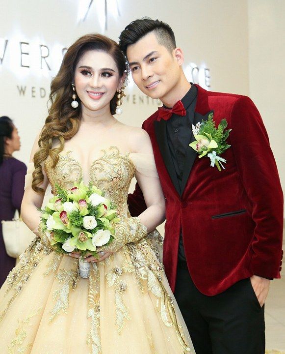 Bi hài trong đám cưới sao Việt: Lâm Khánh Chi lỗ sấp mặt