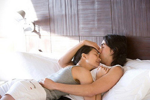 4 hành động ở chốn riêng tư chứng tỏ chàng thật lòng yêu bạn