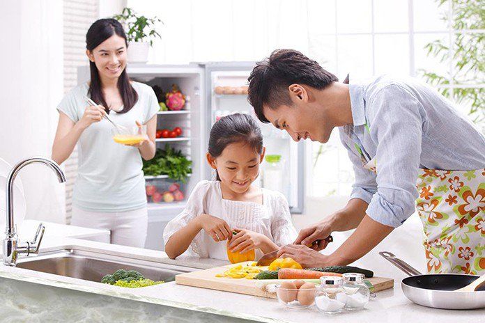 Ở nhà nhiều dễ xung đột: 5 bí quyết giúp tình yêu gần mà không chán