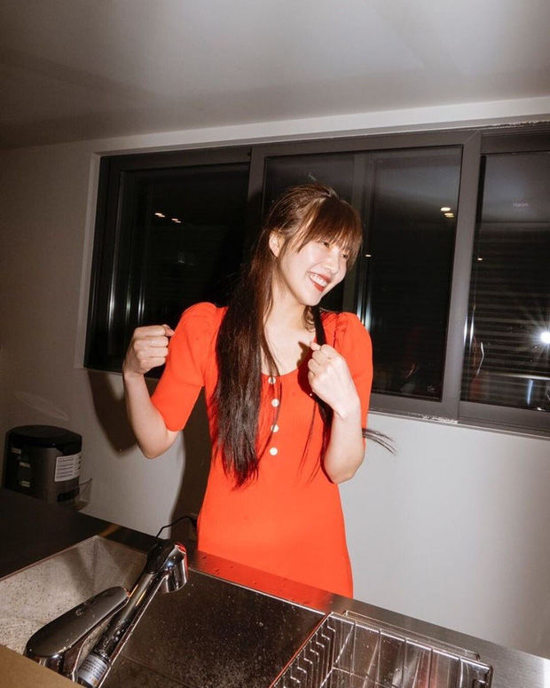 Sao nữ Kpop sống ảo tại nhà: Jessica lấy tủ đồ làm background