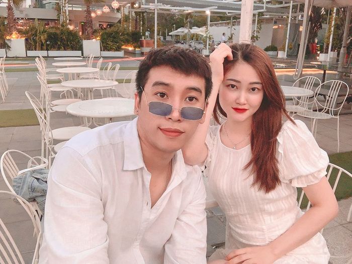 Cặp đôi chơi thân từ bé, lớn lên trở thành người yêu của nhau