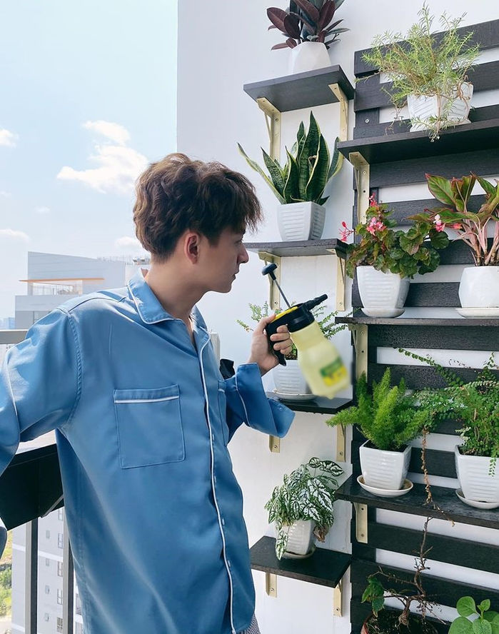 Ảnh sao Việt 2/4: Hari Won bóc phốt Trấn Thành, Tóc Tiên mặc gợi cảm