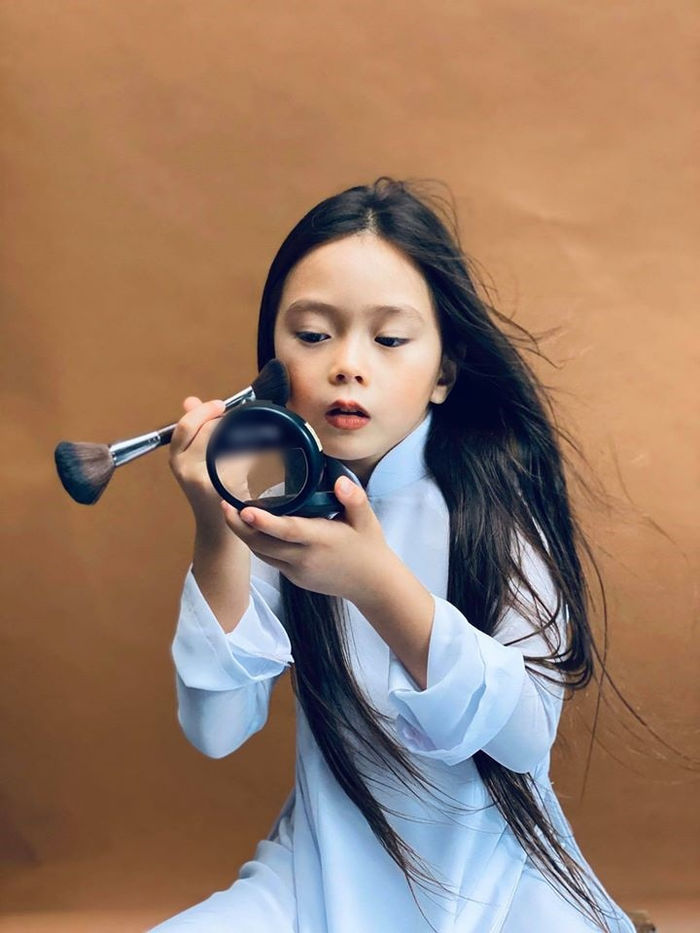 Ảnh sao Việt 3/4: Con gái Đoan Trang 6 tuổi đã biết makeup, Lệ Quyên đ