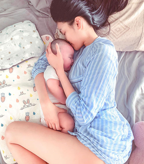 Ảnh sao Việt 6/4 của Đông Nhi, Hải Băng, Hari Won...