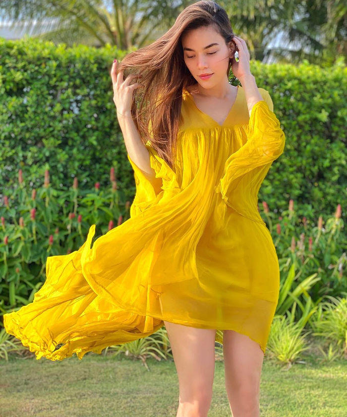 Vợ chồng Thúy Diễm mừng 4 năm ngày cưới, Hoàng Thùy Linh khoe nhà sang