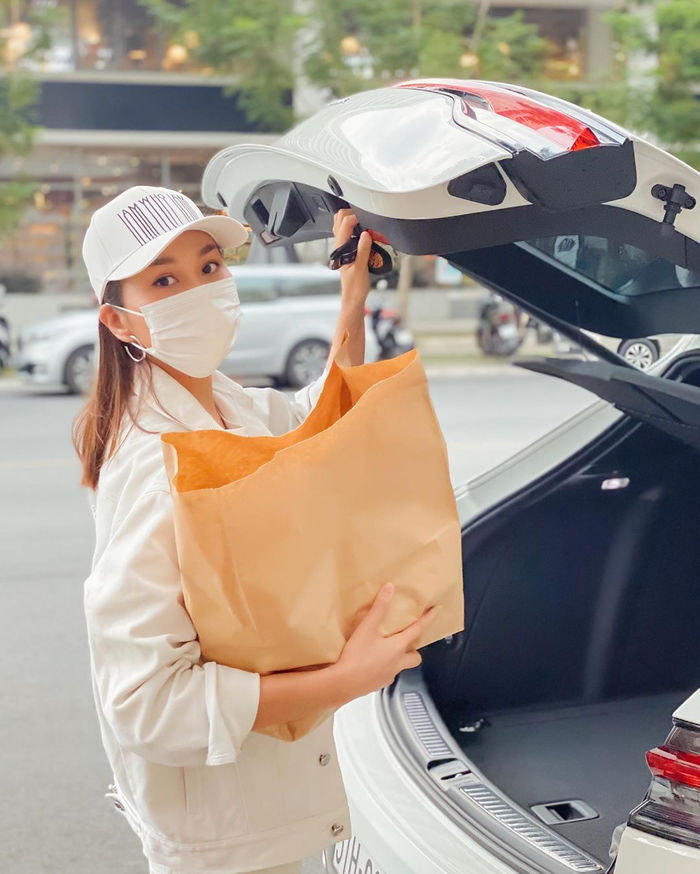 Hà Tăng nhớ kỷ niệm Bỗng dưng muốn khóc, Erik lộ cằm khác lạ