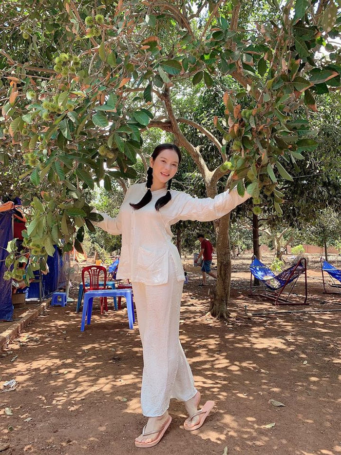 Ảnh sao Việt 23/4 của Lý Nhã Kỳ, Hari Won...