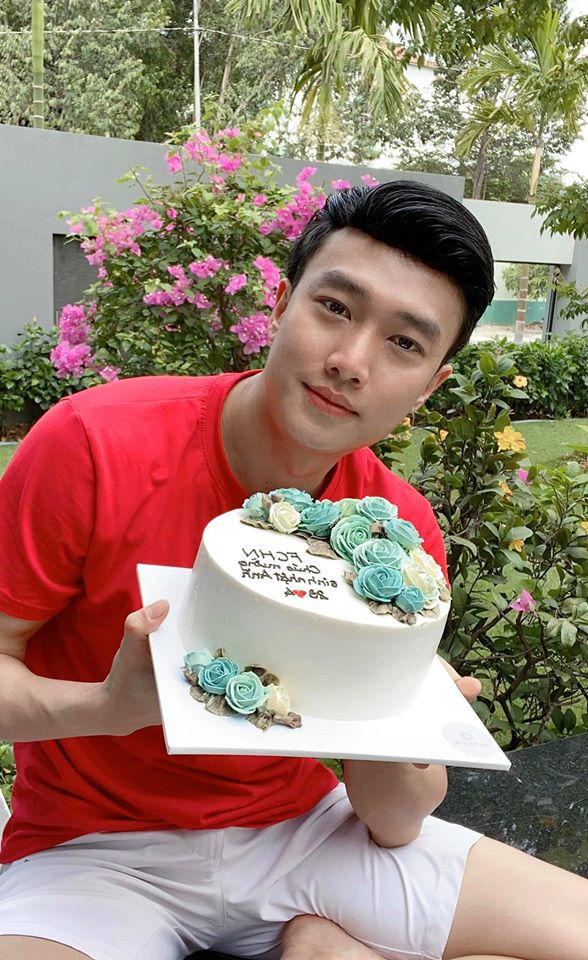 Quốc Trường mừng sinh nhật tuổi 32, Khởi My khoe ảnh cưới 2 năm trước