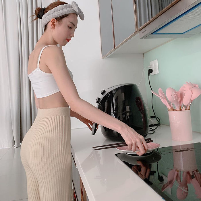 Ảnh sao Việt 20/4: Lan Ngọc, Ngọc Trinh