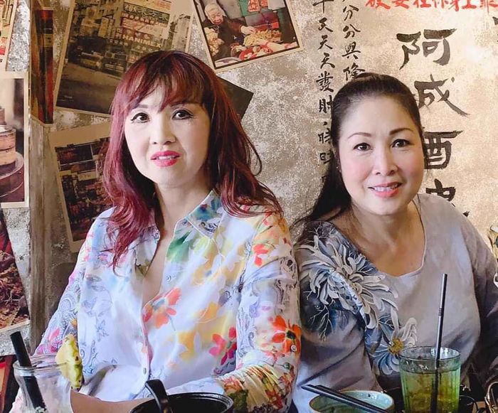 NSND Hồng Vân và mẹ chồng của con gái: Từ bạn cấp 3 đến sui gia
