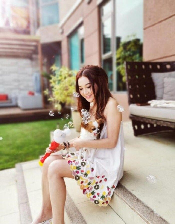 Cuộc sống của Đát Kỷ Ôn Bích Hà tuổi 54: Tự do làm điều mình thích