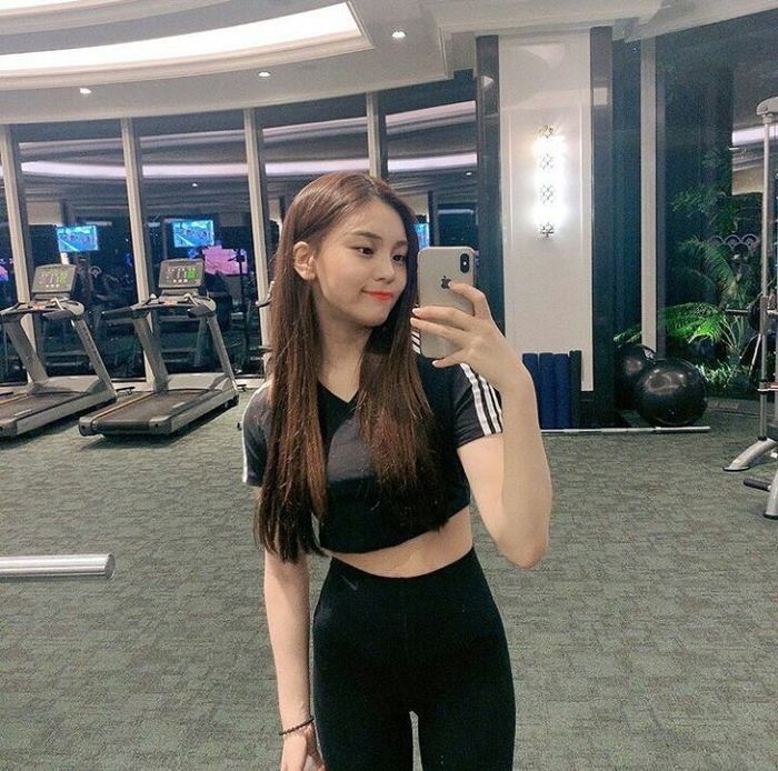 Umji (G-Friend) khiến MXH shock visual