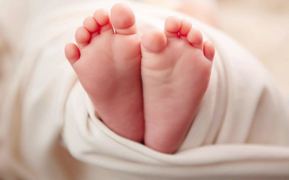 Bí quyết lấy lại dáng thon sau sinh của ái nữ nhà Minh Nhựa