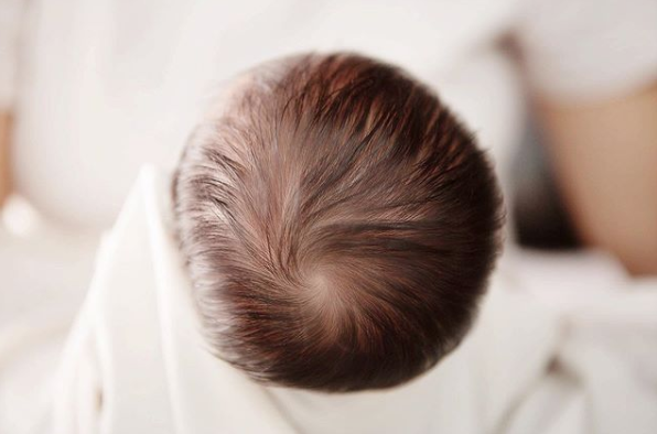 Bí quyết lấy lại dáng thon sau sinh của ái nữ nhà Minh Nhựa