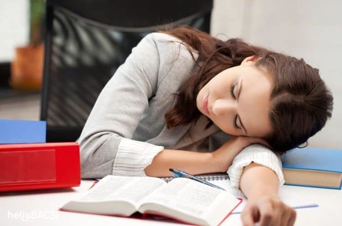 Ăn ngon ngủ kỹ nhưng vẫn uể oải: Do ít vận đông, ngủ quá nhiều
