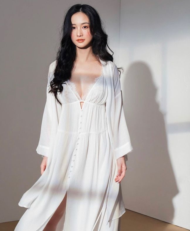 Style ở nhà của sao Mai Phương Thúy, Ngọc Trinh kín như bưng