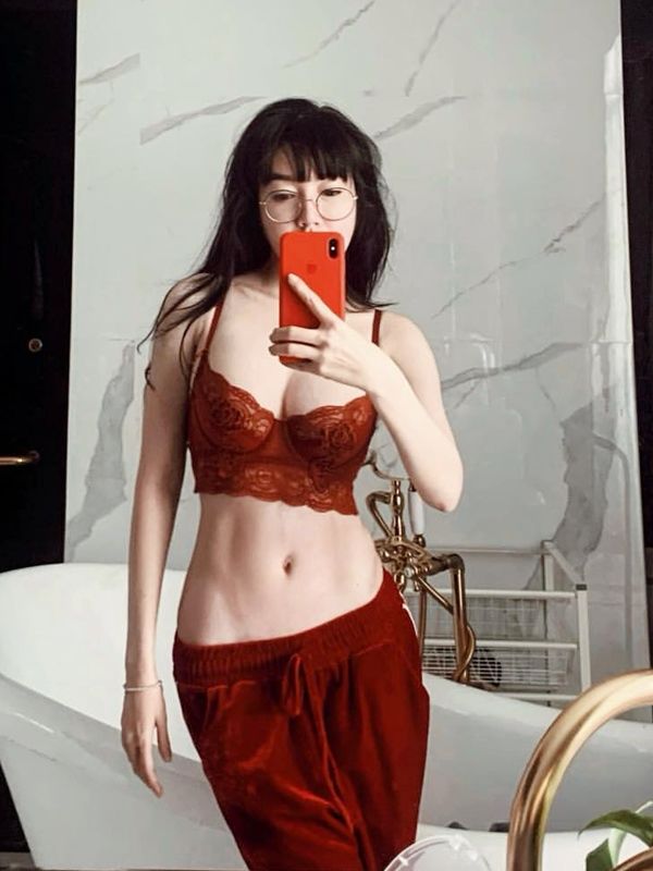 So kè vòng eo hội mỹ nhân Vbiz: Ngọc Trinh, Han Sara...