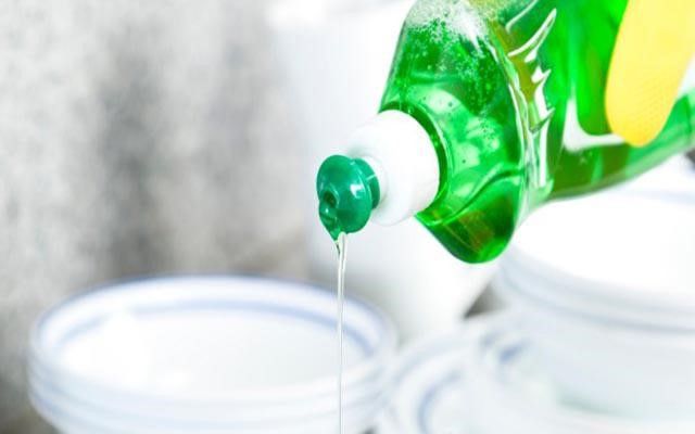 Mẹo làm sạch máy quạt không cần tháo khung với baking soda, giấm