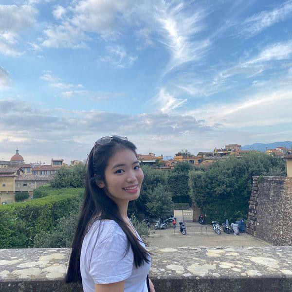 Con gái kín tiếng của ca sĩ Duy Mạnh: Du học ở Ý, xinh như hot girl