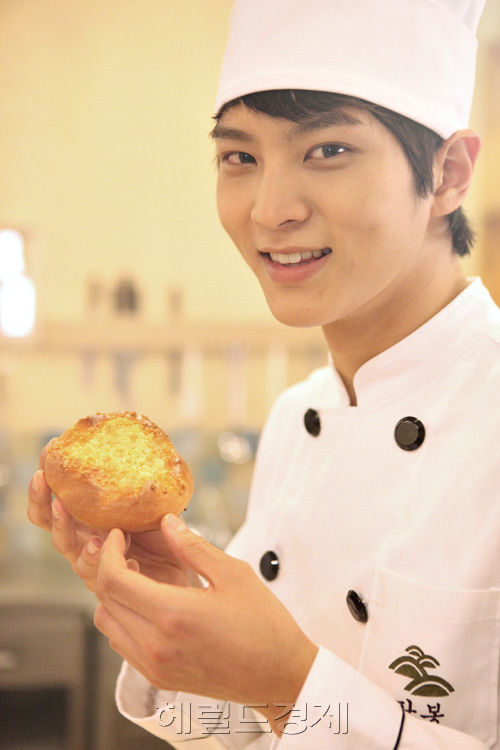 Dàn sao “Vua bánh mì” sau 10 năm: Yoon Shi Yoon loay hoay tìm chỗ đứng