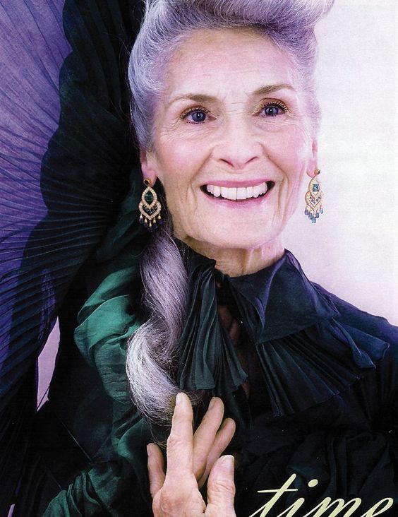 Daphne Self - người mẫu già nhất thế giới vẫn đắt show ở tuổi 91