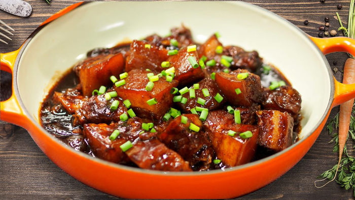Đầu bếp chỉ cách kho thịt ngon, mềm: Không cho nước và muối từ đầu