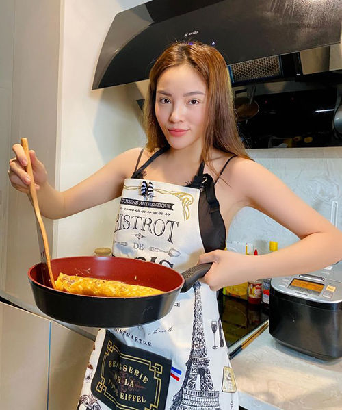 Hà Tăng nhớ kỷ niệm Bỗng dưng muốn khóc, Erik lộ cằm khác lạ