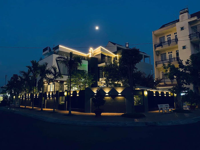 Hari Won để lộ phòng ngủ siêu sang, Hà Kiều Anh trẻ trung ở tuổi 44