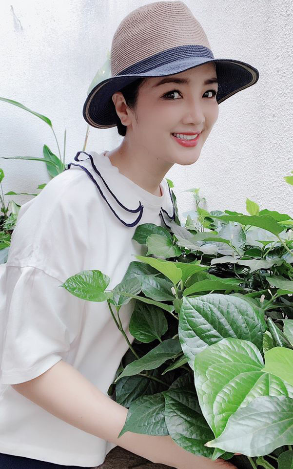 Hoa hậu Giáng My khoe vườn rau và hoa tự trồng