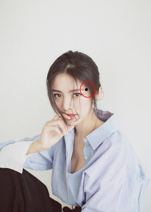 Nhân tướng học: Nốt ruồi ở trán phú quý, ở cằm chạy ngược chạy xuôi