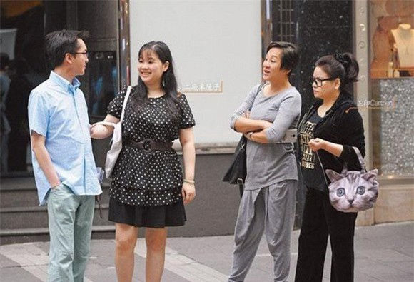 Kê Tinh của Tây Du Ký 1996: Giàu kếch xù, phải chia ca để chăm ba vợ