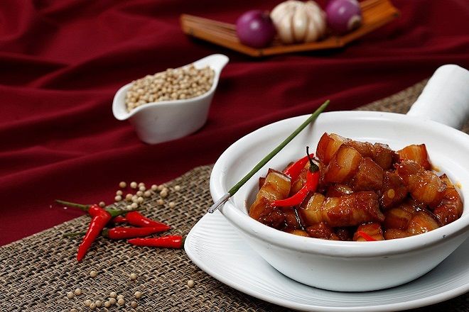 Đầu bếp chỉ cách kho thịt ngon, mềm: Không cho nước và muối từ đầu