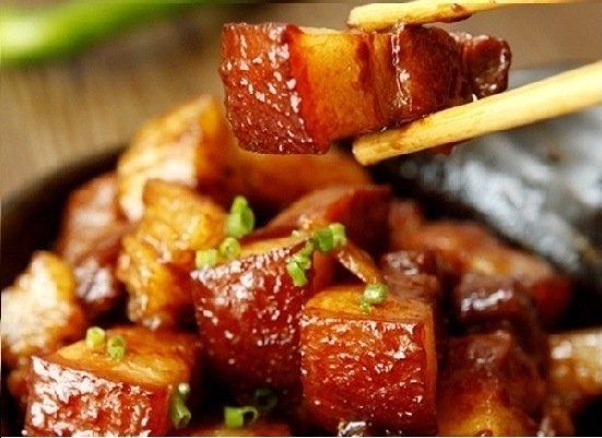 Đầu bếp chỉ cách kho thịt ngon, mềm: Không cho nước và muối từ đầu