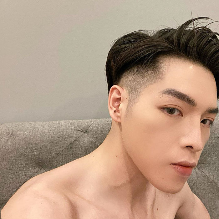 Hải Băng chụp ảnh rạn da sau sinh, Angela Phương Trinh khoe mẹ trẻ đẹp